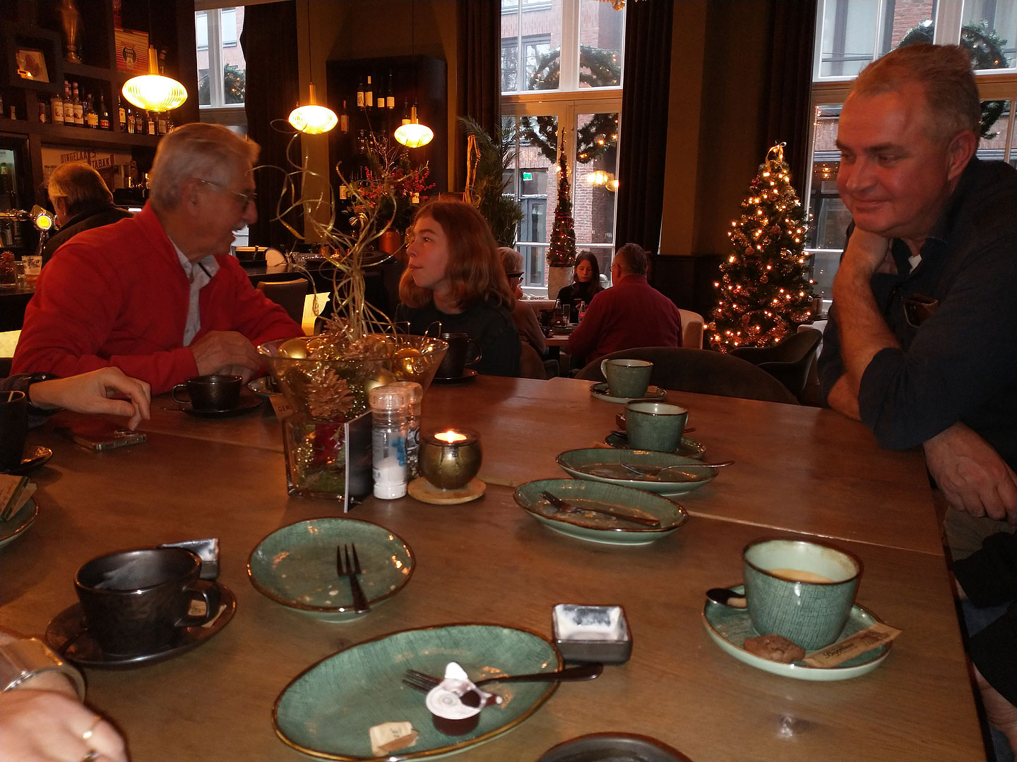 Na afloop nog even gezellig en dankbaar natafelen met koffie en gebak.